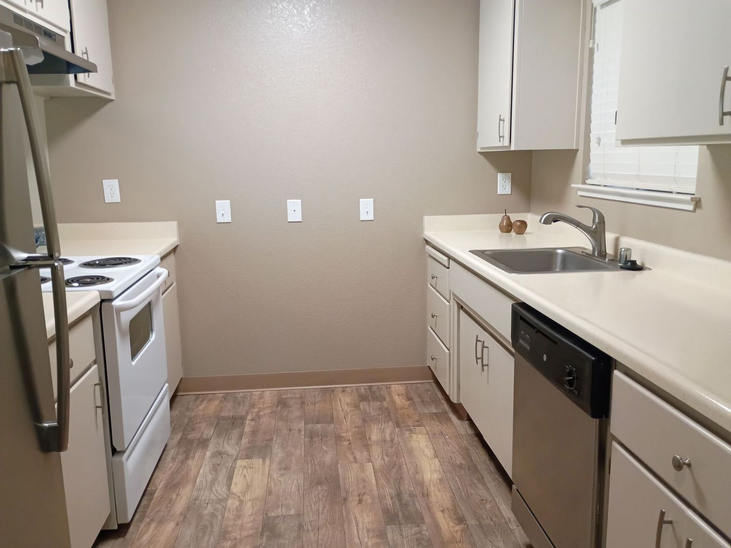 Poplar Avenue (7764) 4 of 7