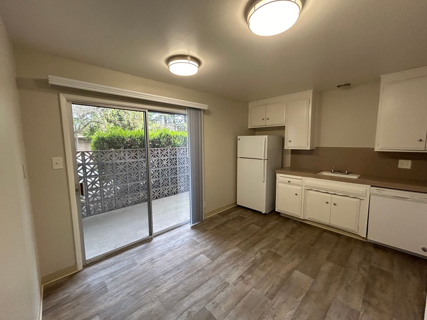 Sacramento Apartment: 5200 Riverside Blvd.