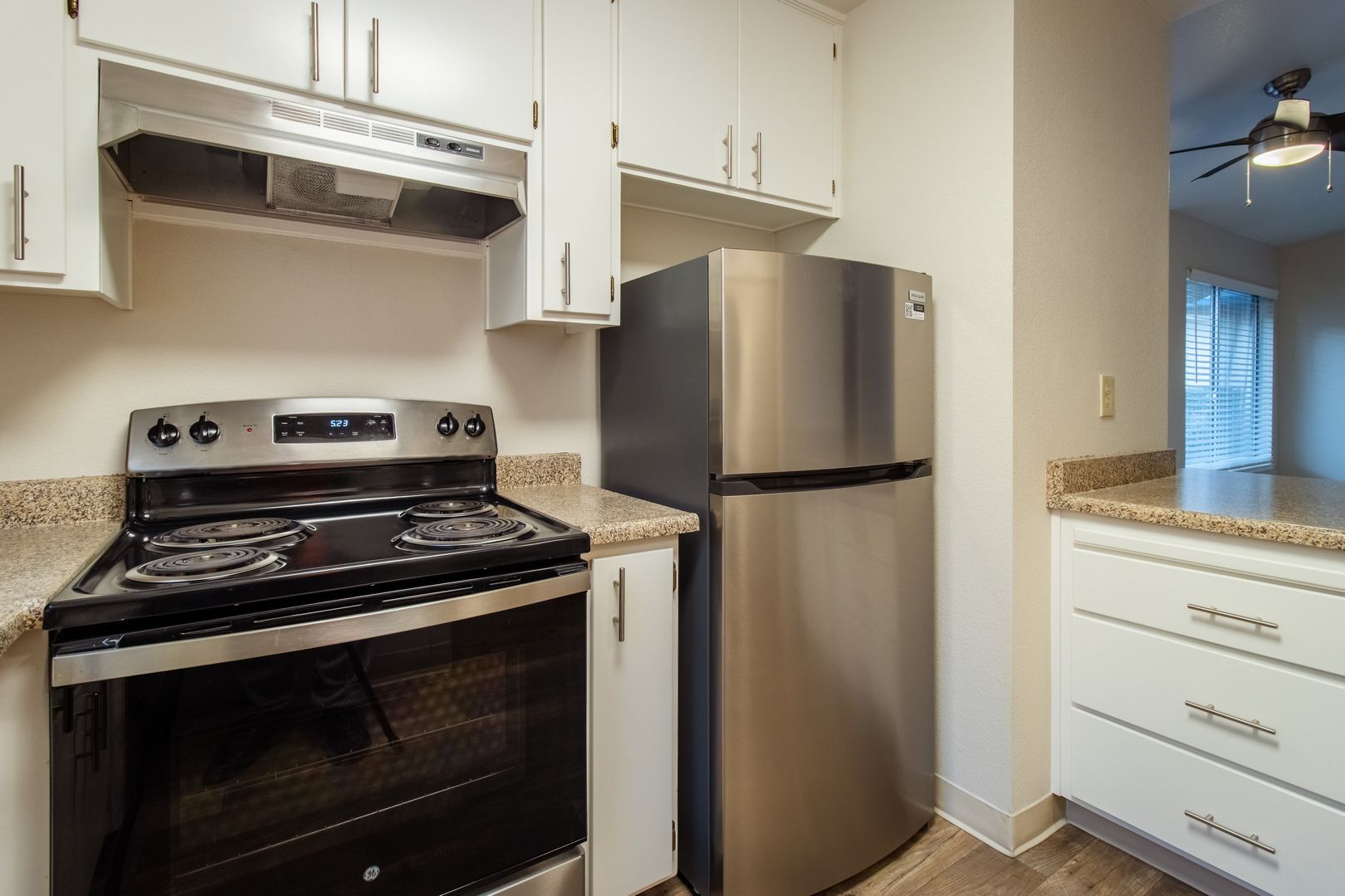 Poplar Avenue (7764) 6 of 9
