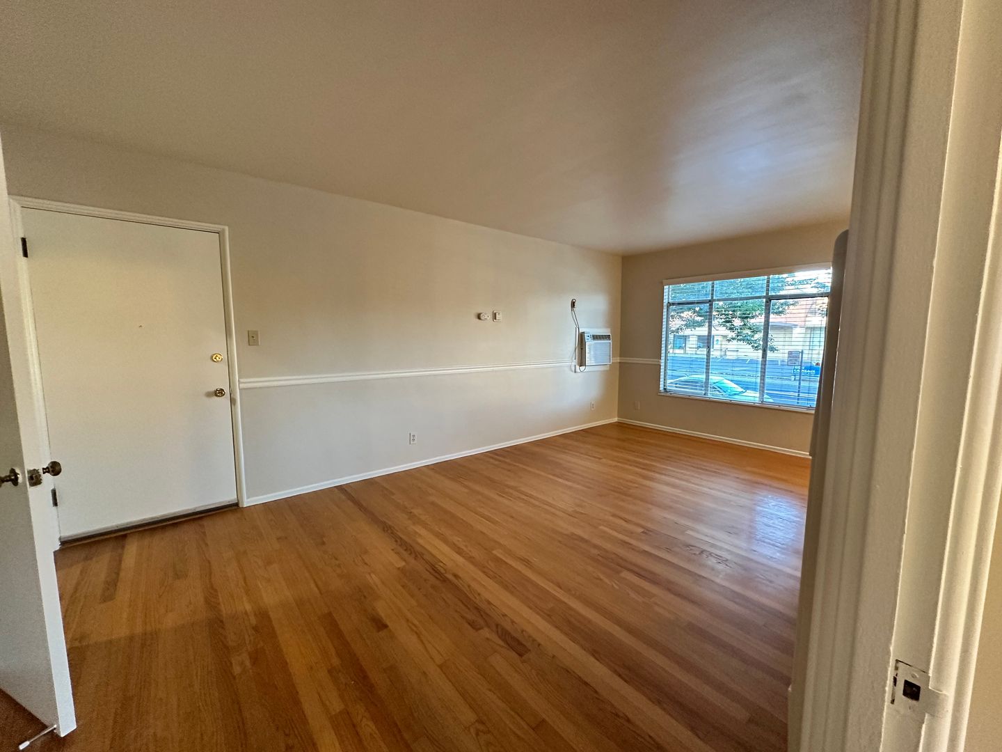 Carlson Drive (5488, 5492) 3 of 12