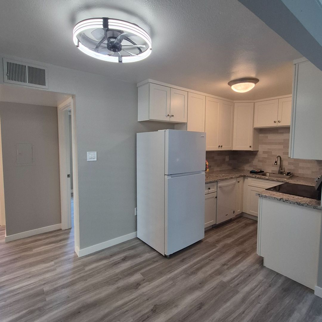 Stylishly Renovated 2-Bedroom in Midtown! $1,050 Lease Signing Bonus! 2 of 12