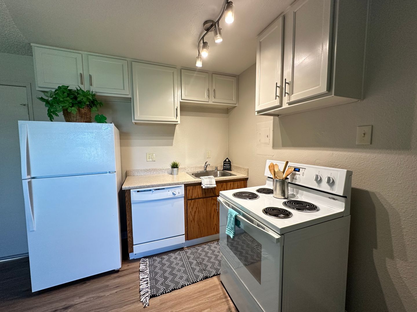 Sacramento Apartment: 1616 E Street