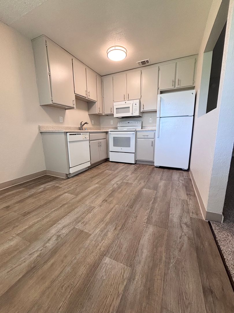 Carmichael Apartment: 5915 Kenneth Avenue