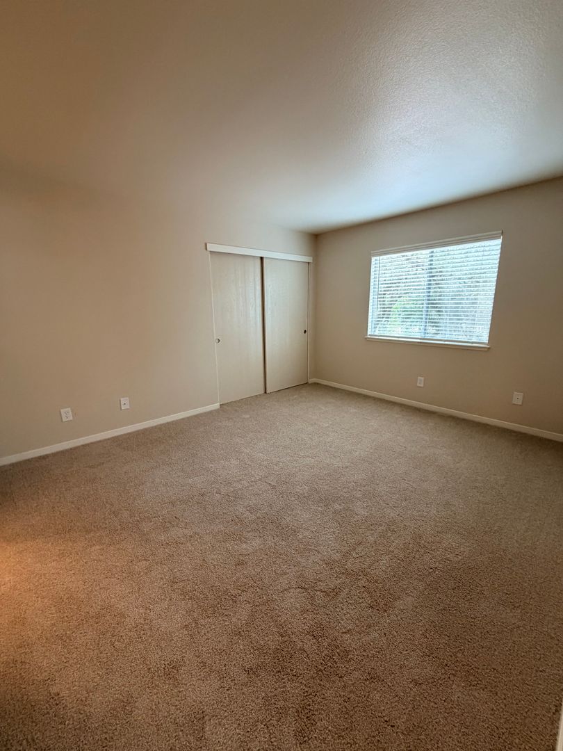 Poplar Avenue (7764) 8 of 12