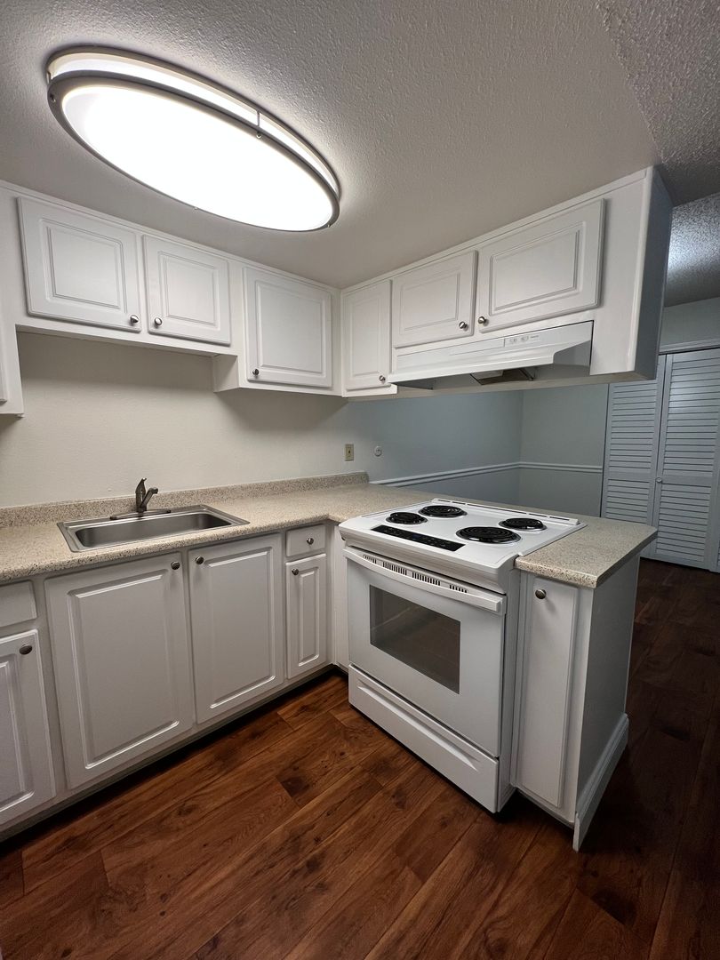 Fair Oaks Apartment: 4900-4948 Stamas Lane