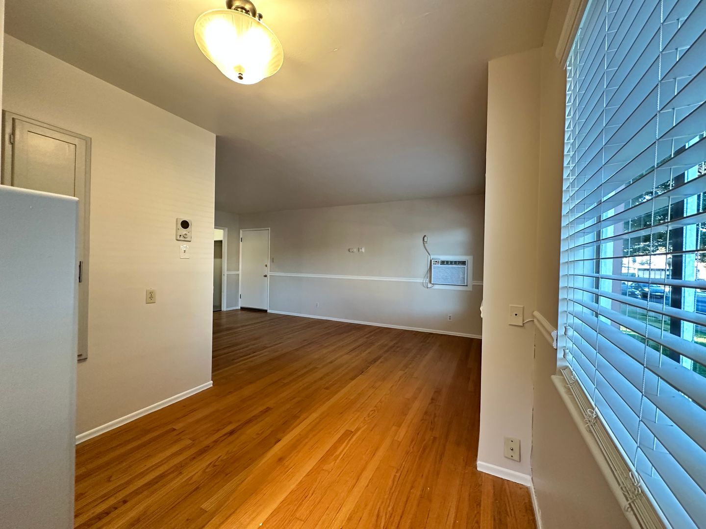 Carlson Drive (5488, 5492) 2 of 12