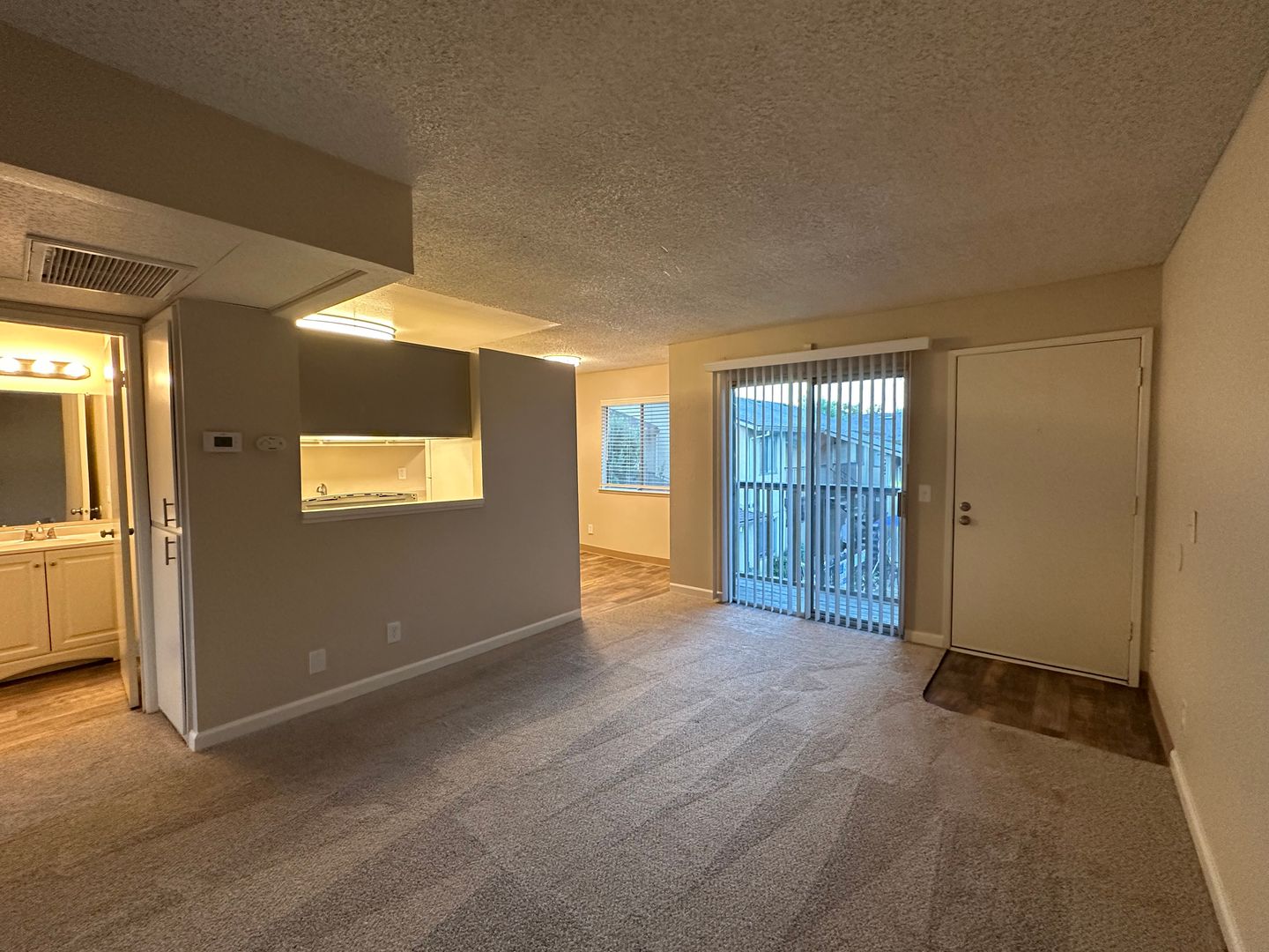 Walnut Avenue (2548) 2 of 16