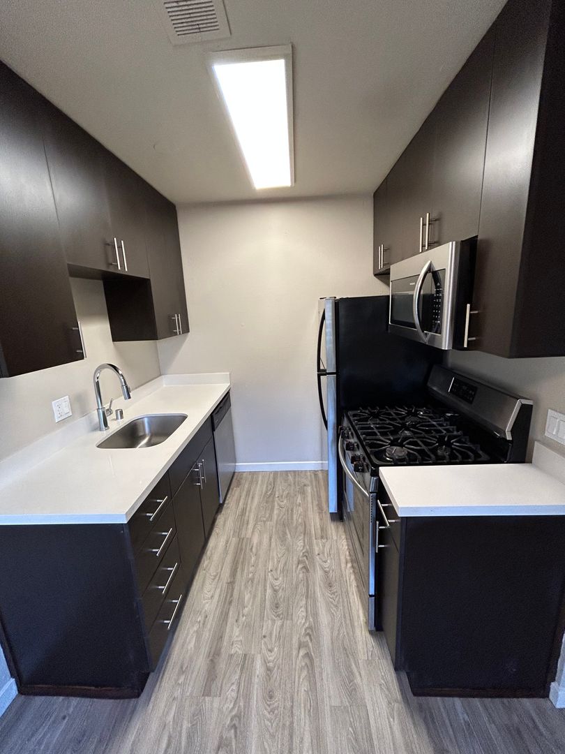 West Sacramento Apartment: 555 Douglas Street