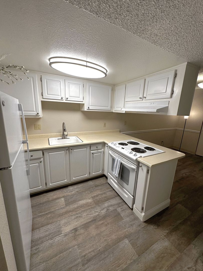 Fair Oaks Apartment: 4900-4948 Stamas Lane