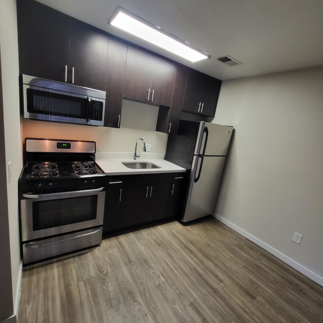 West Sacramento Apartment: 555 Douglas Street