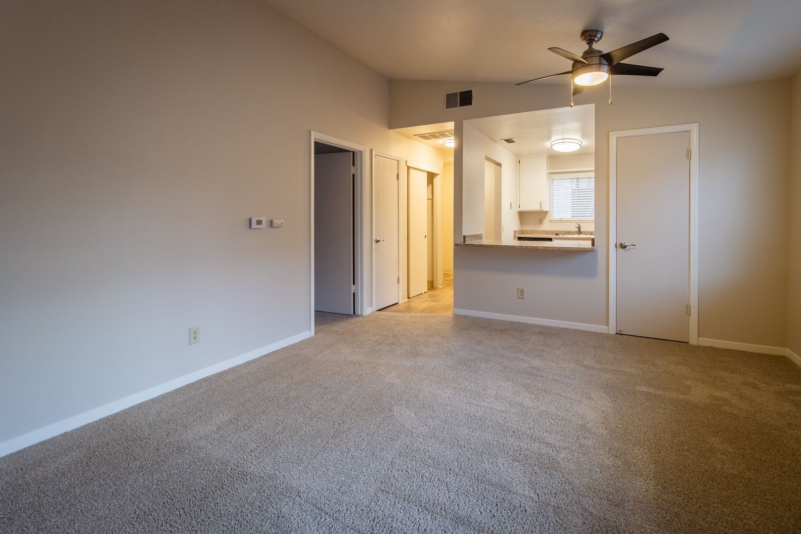 Poplar Avenue (7764) 2 of 9