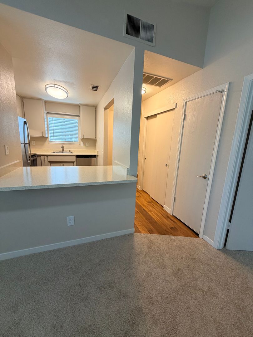 Poplar Avenue (7764) 3 of 12