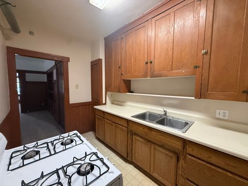Vintage Charm, Great Location! – photo 1