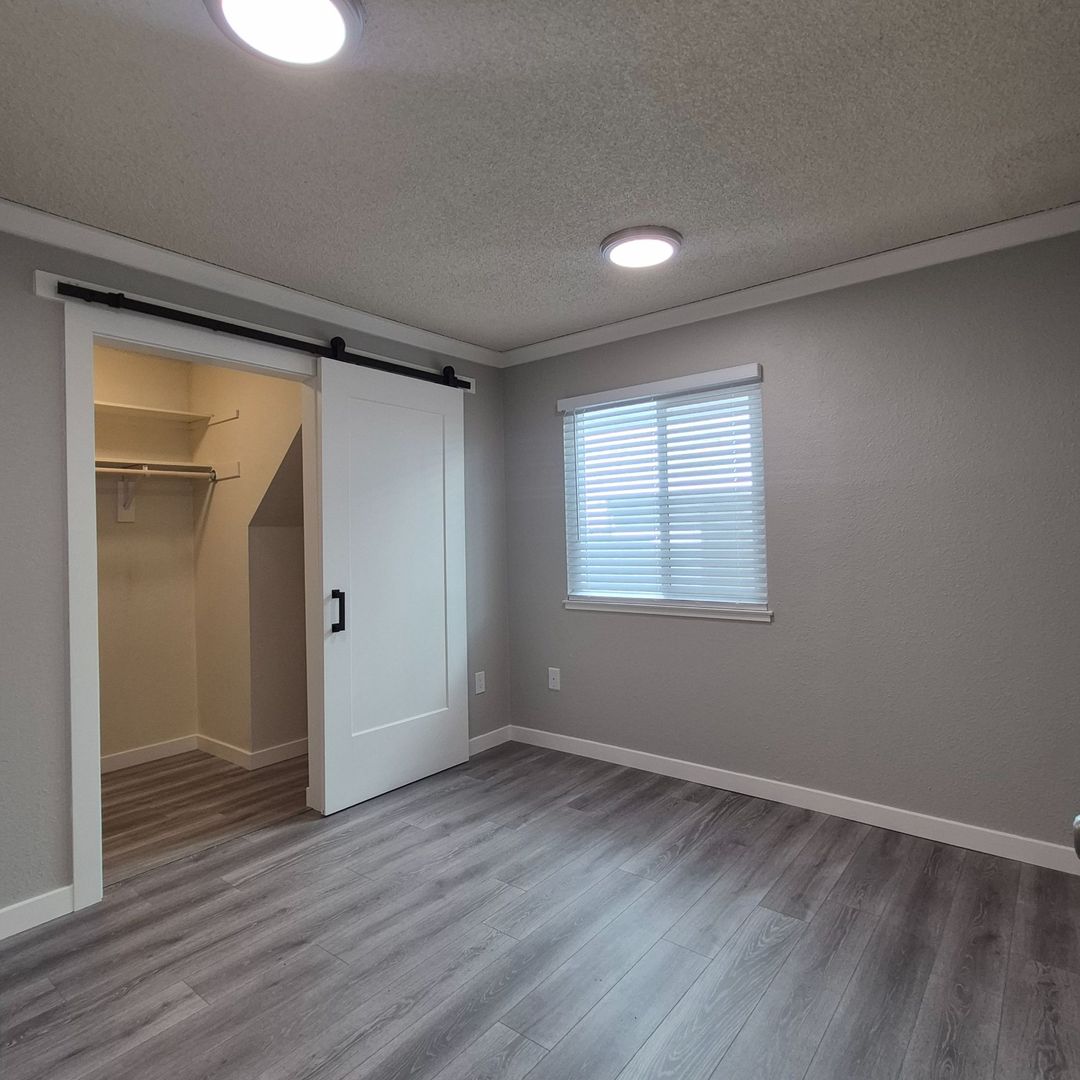 Stylishly Renovated 2-Bedroom in Midtown! $1,050 Lease Signing Bonus! 10 of 12