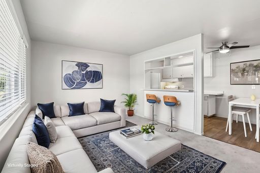 Large, Bright and Airy! $500 Lease Signing Bonus! – photo 1