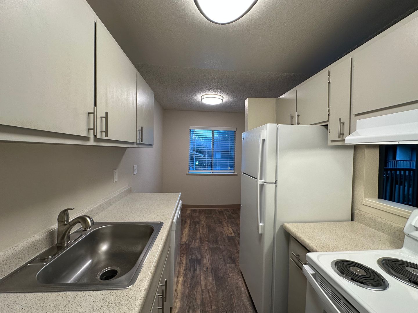 Walnut Avenue (2548) 4 of 16