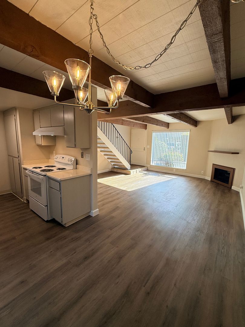 Sacramento Apartment: 2710 N Street