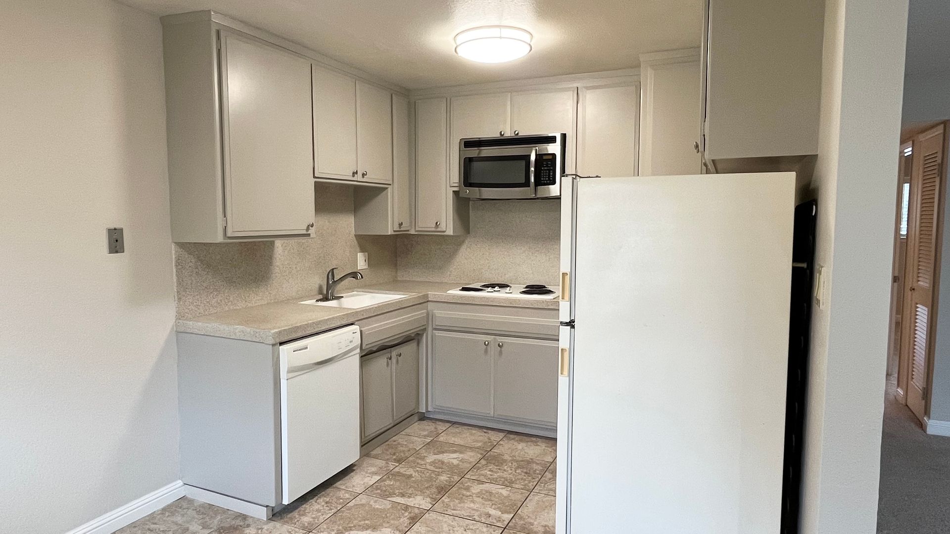 Sacramento Apartment: 5981 Lake Crest Way