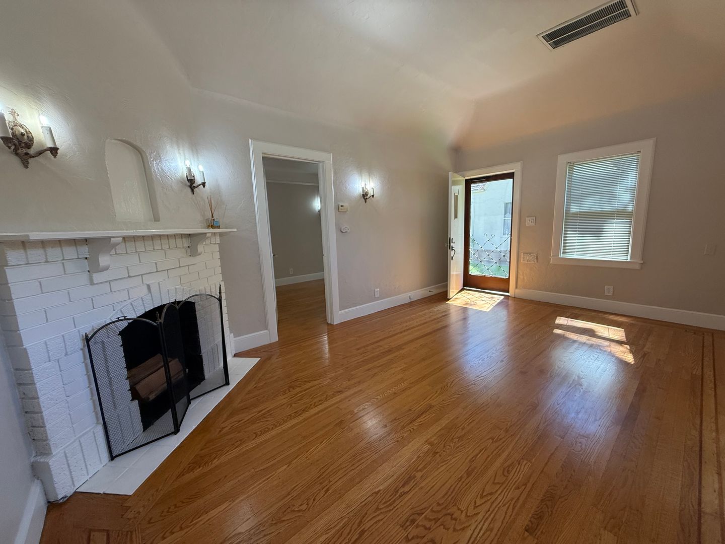 Sacramento Apartment: 3931 / 3935 / 3949 / 3959 M Street