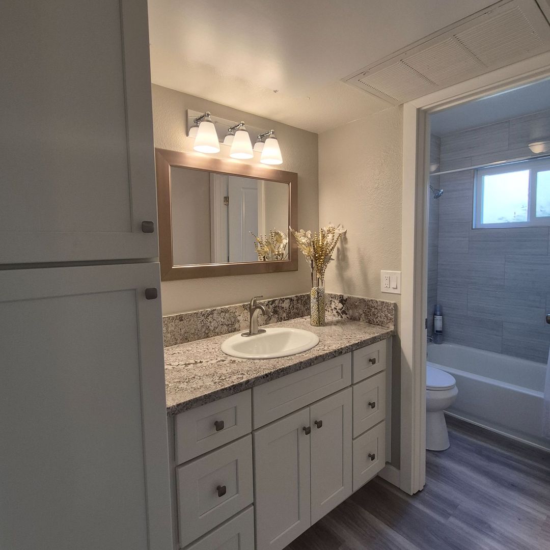 Stylishly Renovated 2-Bedroom in Midtown! $1,050 Lease Signing Bonus! 5 of 12