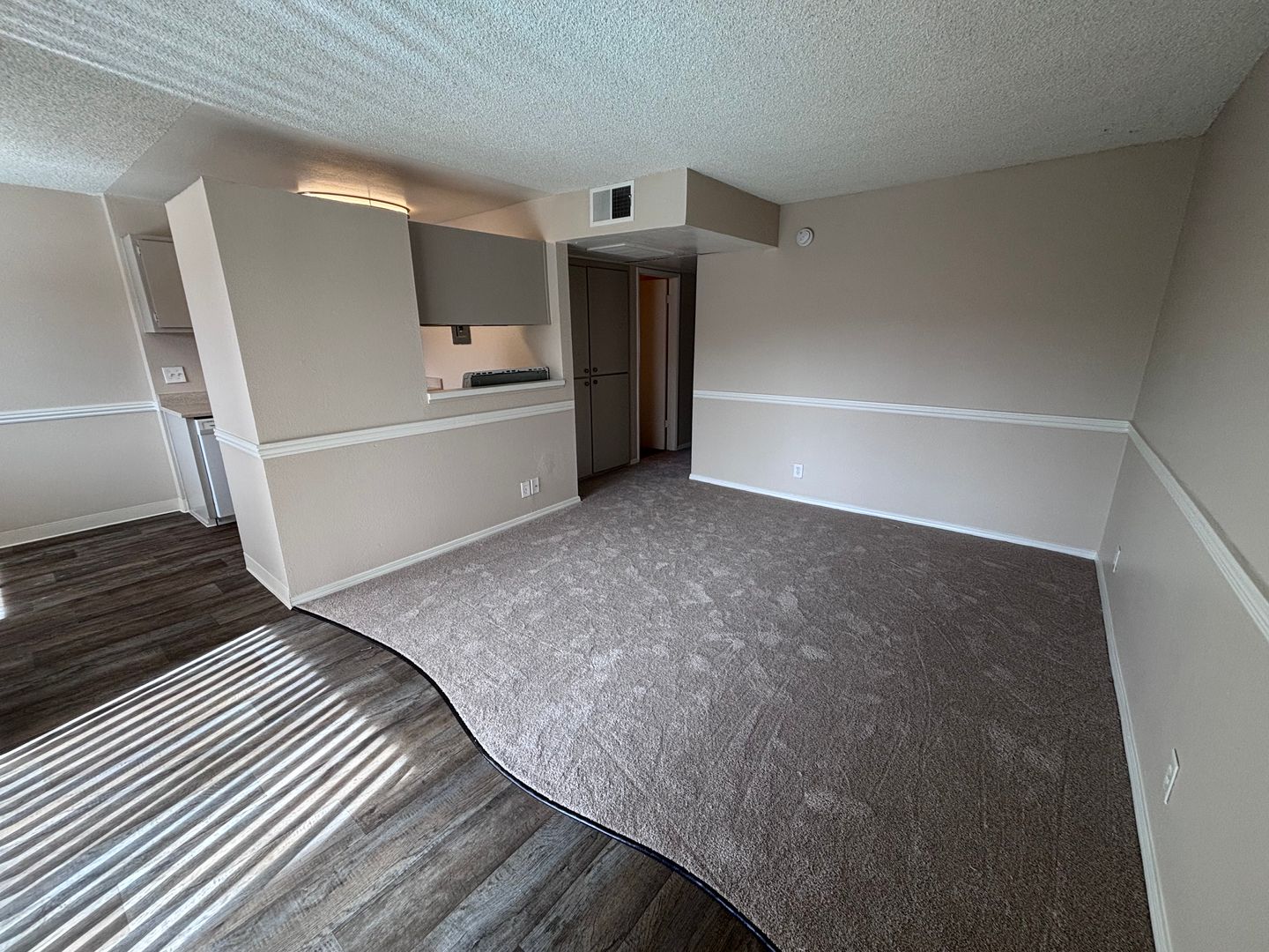 Carmichael Apartment: 2548 Walnut Avenue