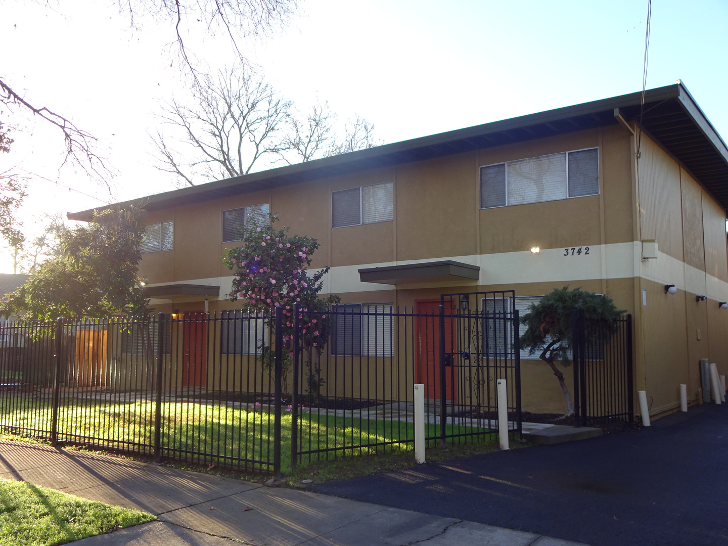 Sacramento Townhome: 3742 4th Avenue