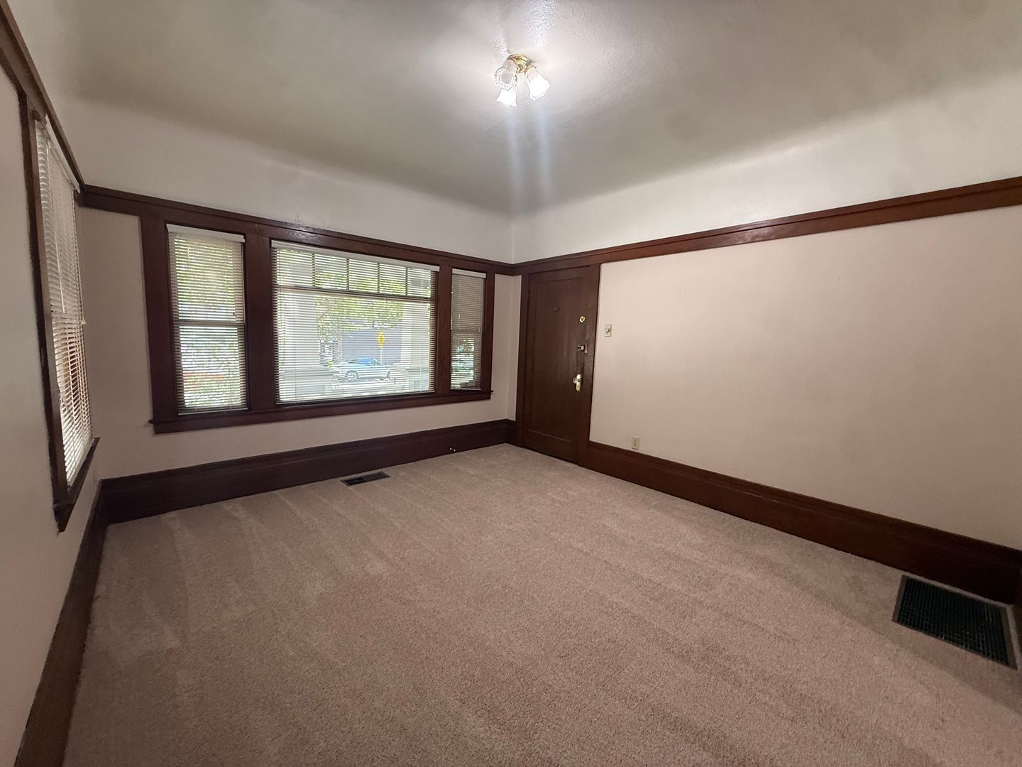 Vintage Charm, Great Location! Very Spacious Downstairs Flat 9 of 12