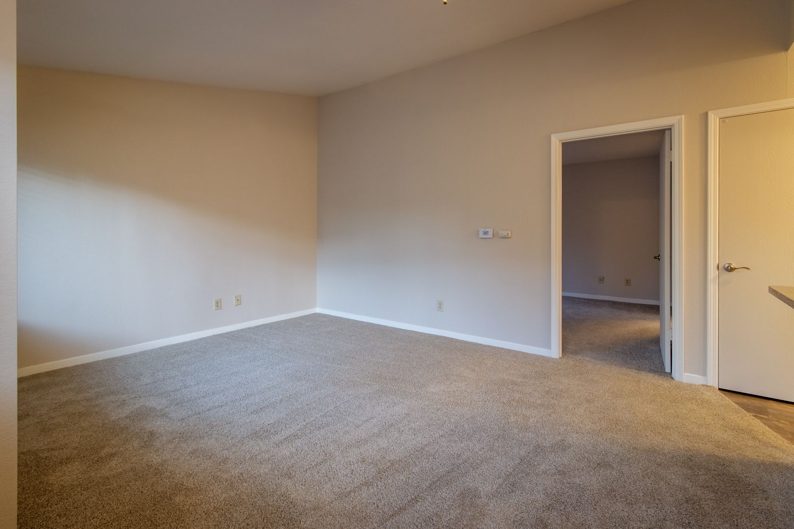 Poplar Avenue (7764) 3 of 9