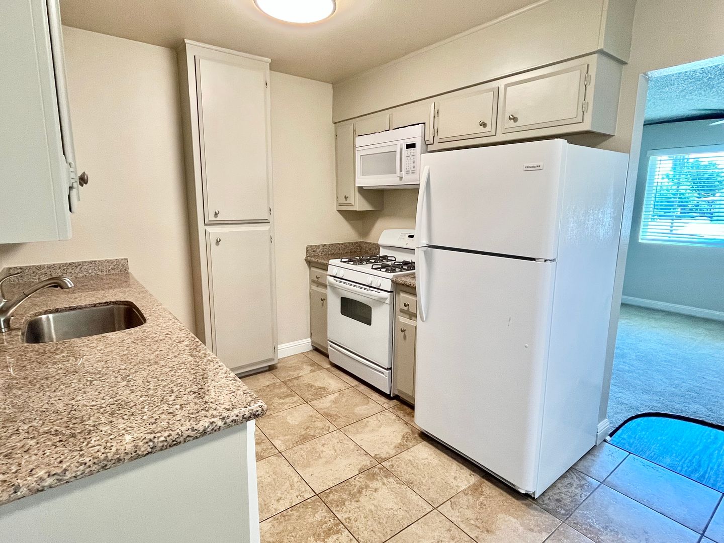 Sacramento Apartment: 5971 Lake Crest Way