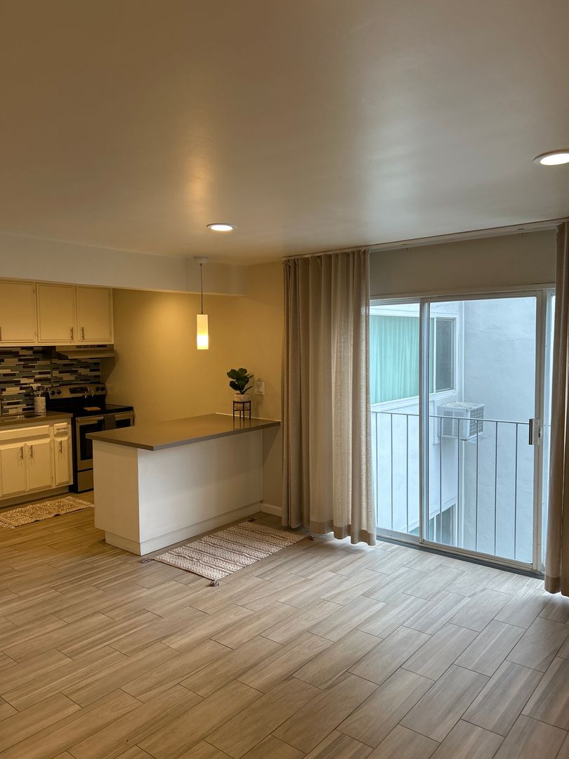Sacramento Apartment: 2400 Q Street
