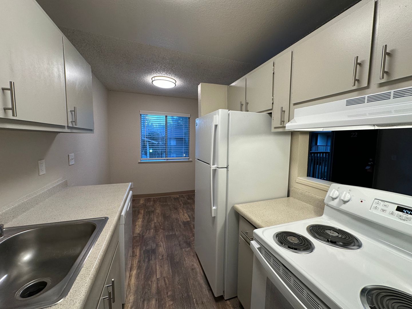Walnut Avenue (2548) 3 of 16