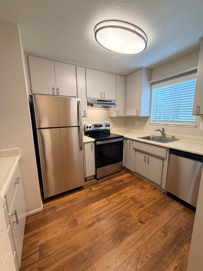 Citrus Heights Apartment: 7764 Poplar Avenue