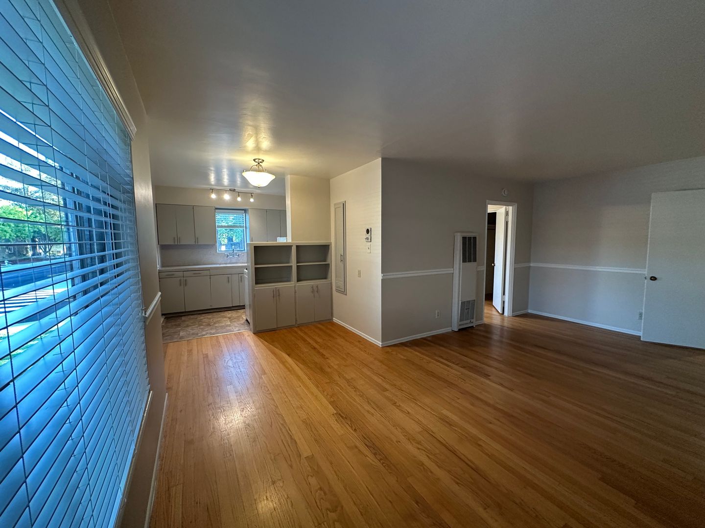 Carlson Drive (5488, 5492) 8 of 12