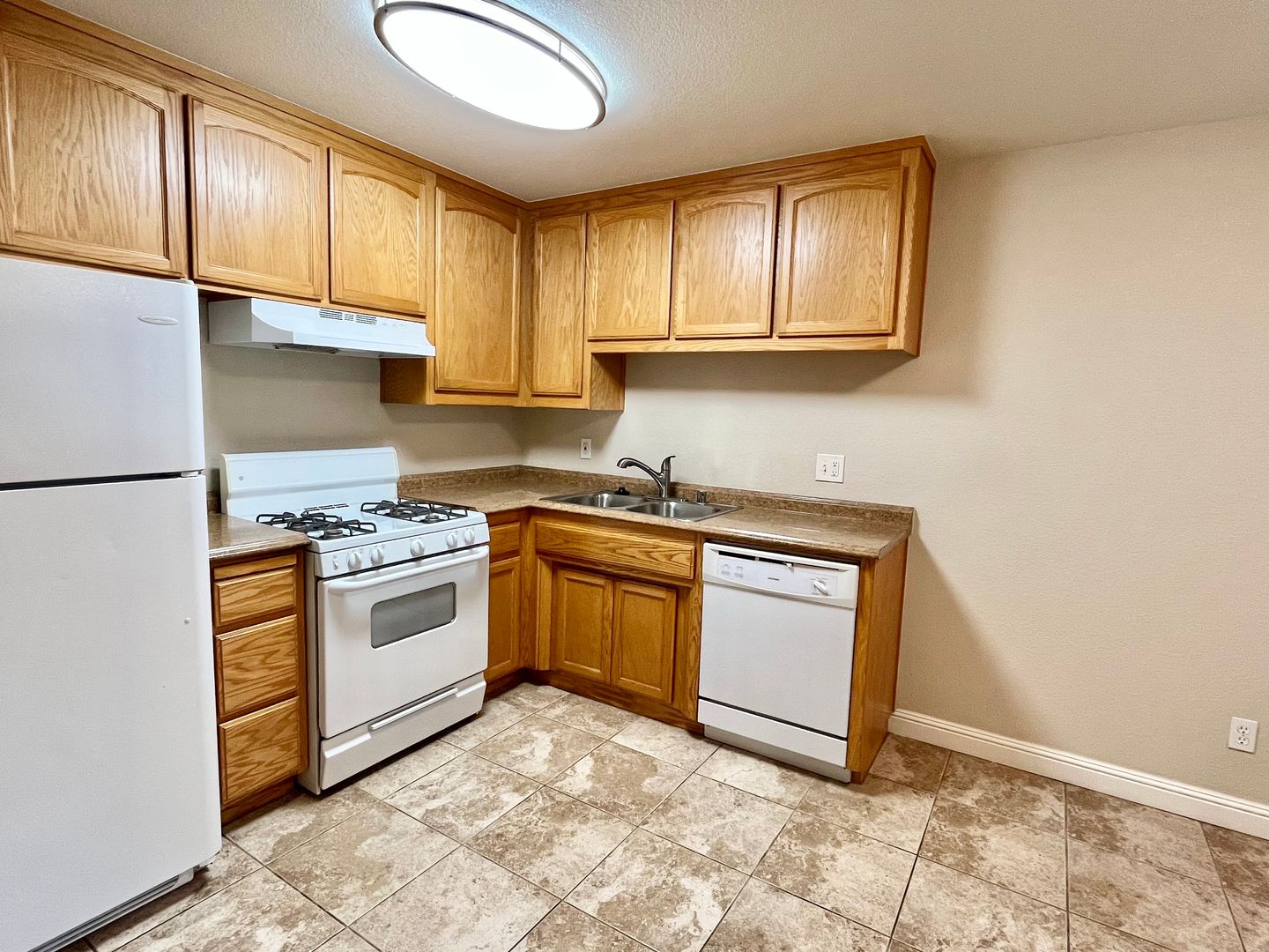 Sacramento Apartment: 5971 Lake Crest Way