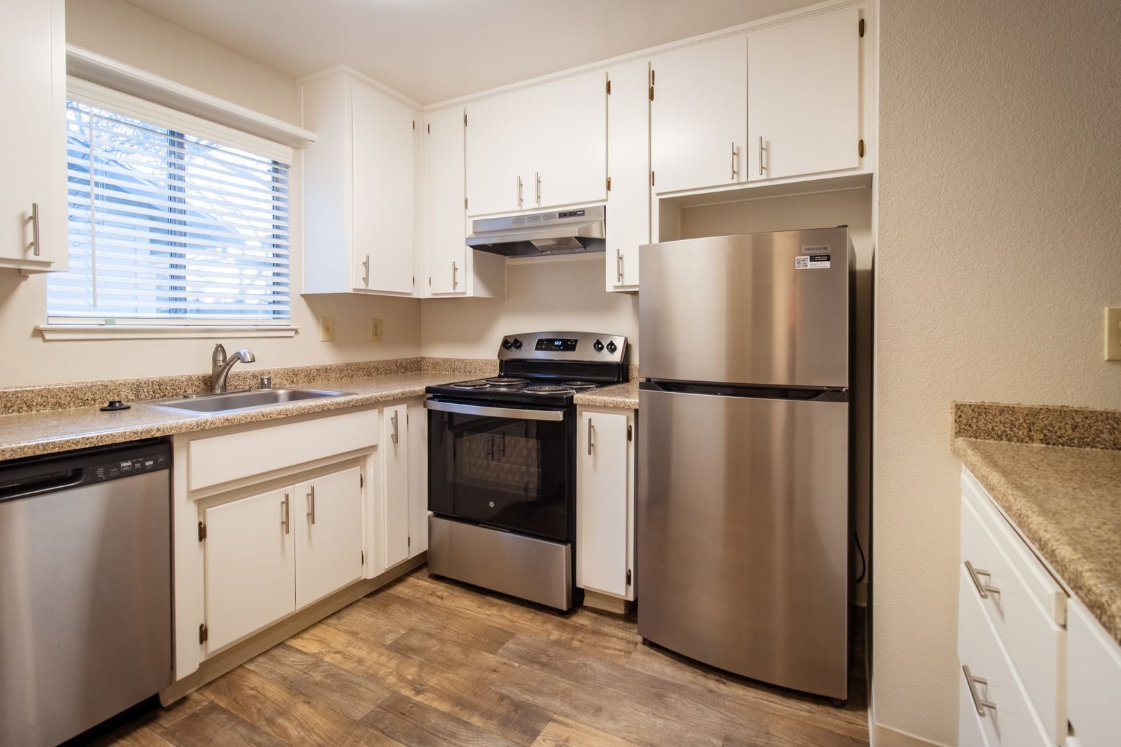 Poplar Avenue (7764) 5 of 9