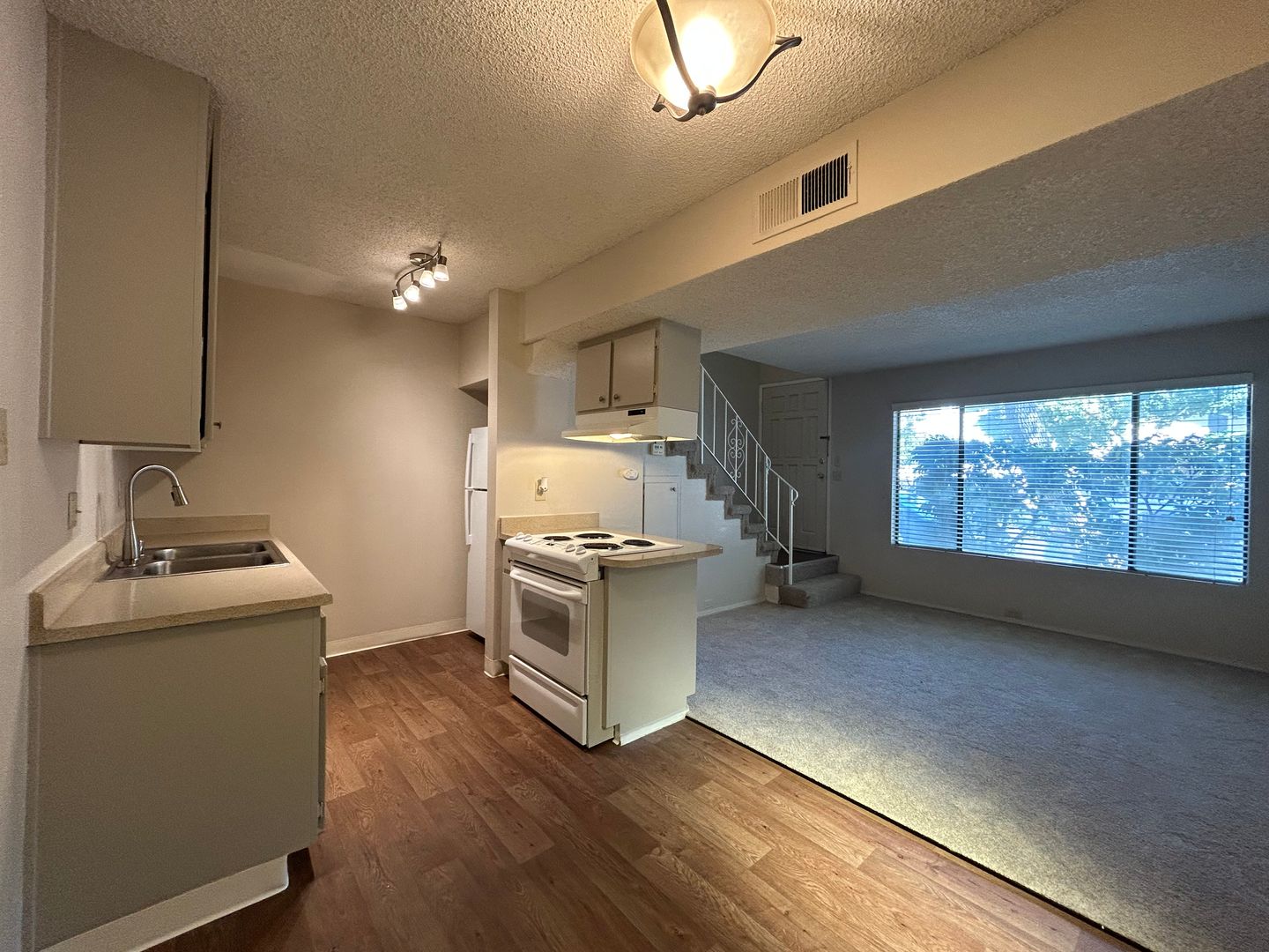 Sacramento Apartment: 1616 Q Street