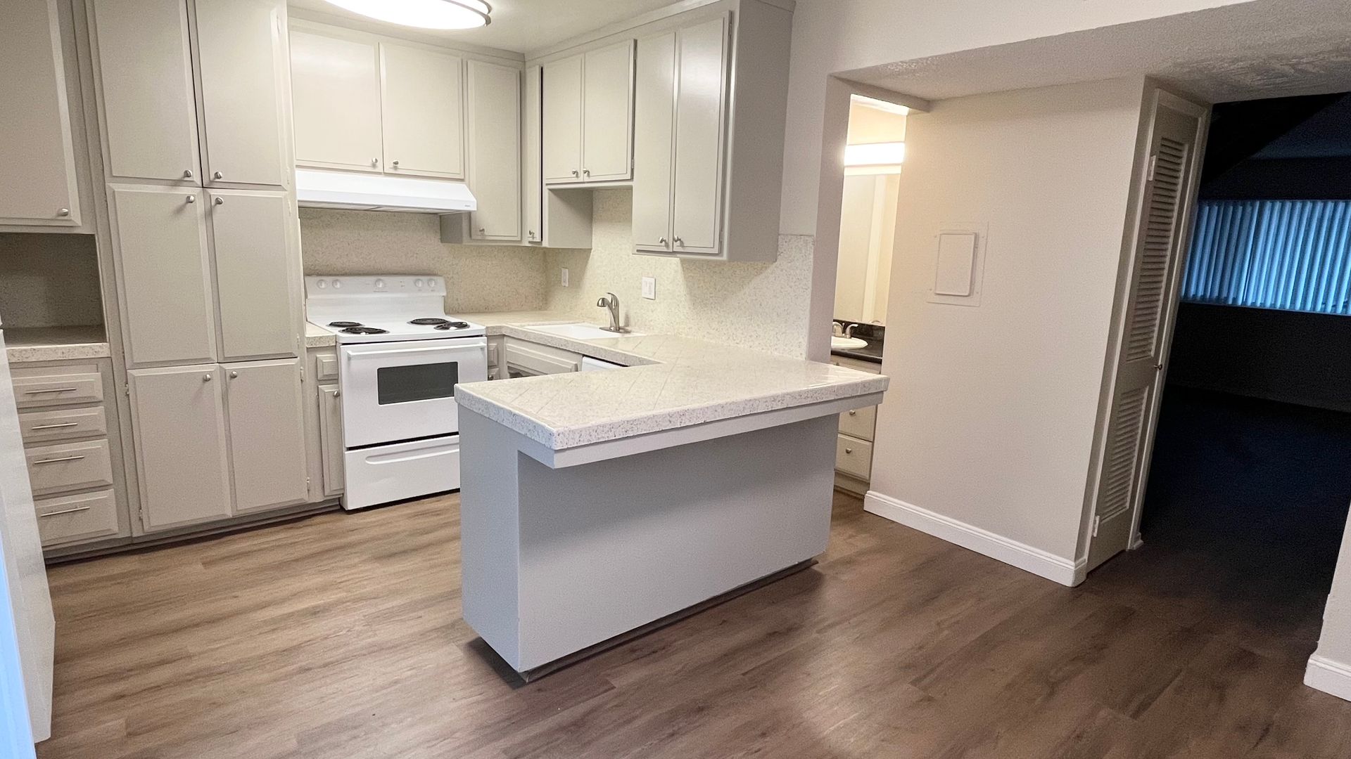 Sacramento Apartment: 5981 Lake Crest Way