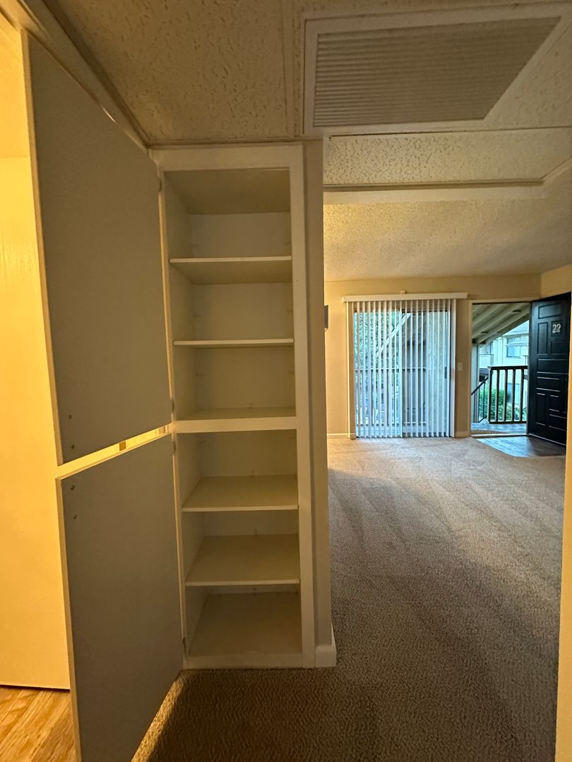 Walnut Avenue (2548) 12 of 16