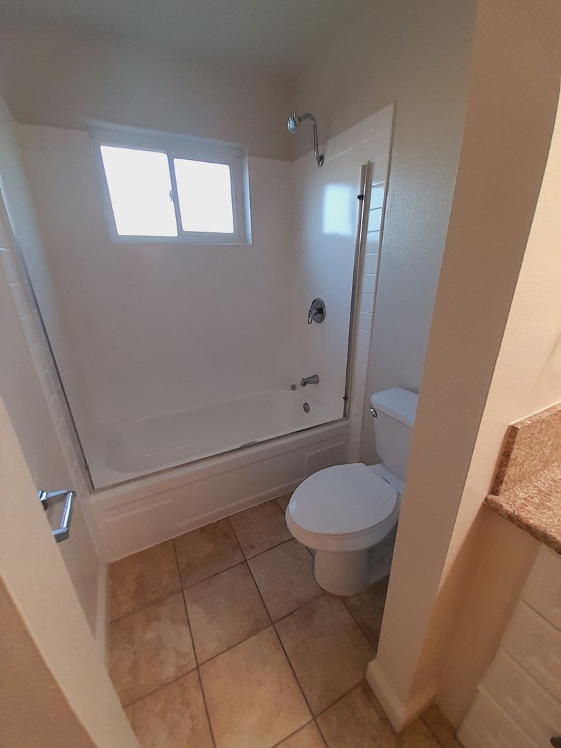 Sacramento Apartment: 5971 Lake Crest Way