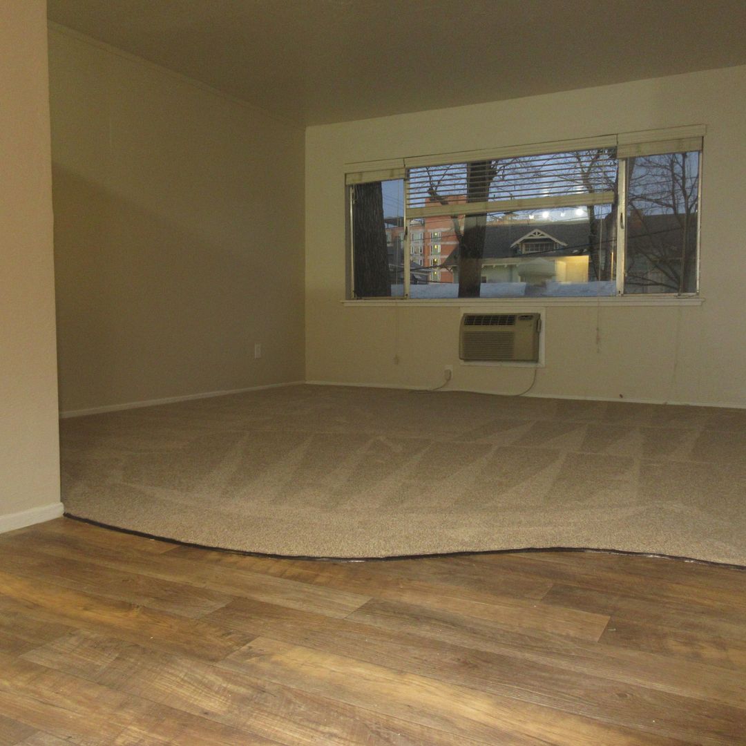 Sacramento Apartment: 2425 Capitol Avenue