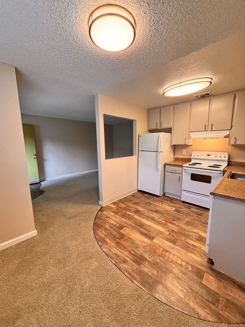 Carmichael Apartment: 5915 Kenneth Avenue