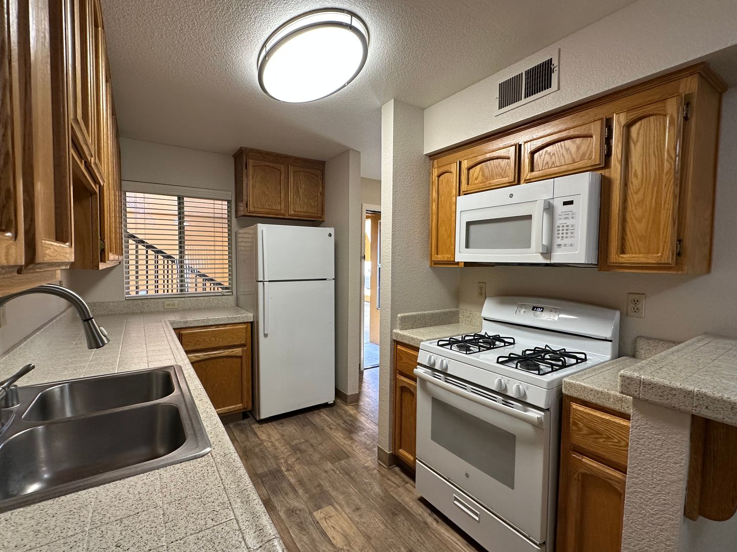 Carmichael Apartment: 5325 El Camino Ave