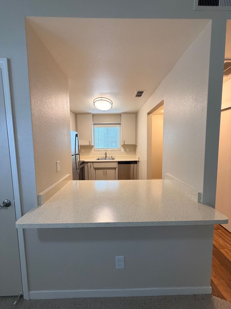 Poplar Avenue (7764) 5 of 12