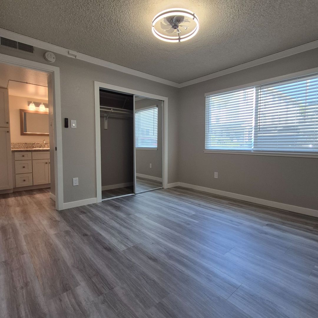 Stylishly Renovated 2-Bedroom in Midtown! $1,050 Lease Signing Bonus! 8 of 12