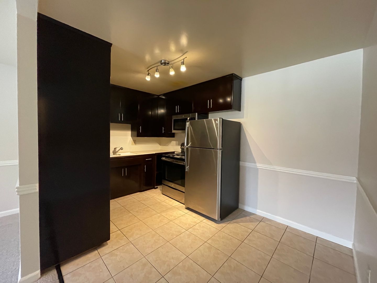 Sacramento Apartment: 1422 Sutterville Road