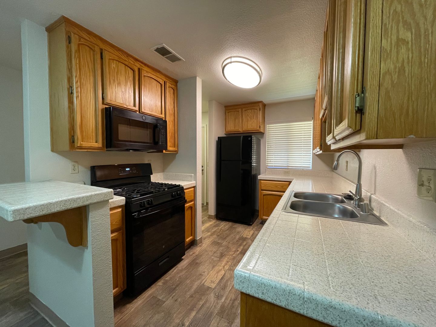 El Camino Ave (5325)