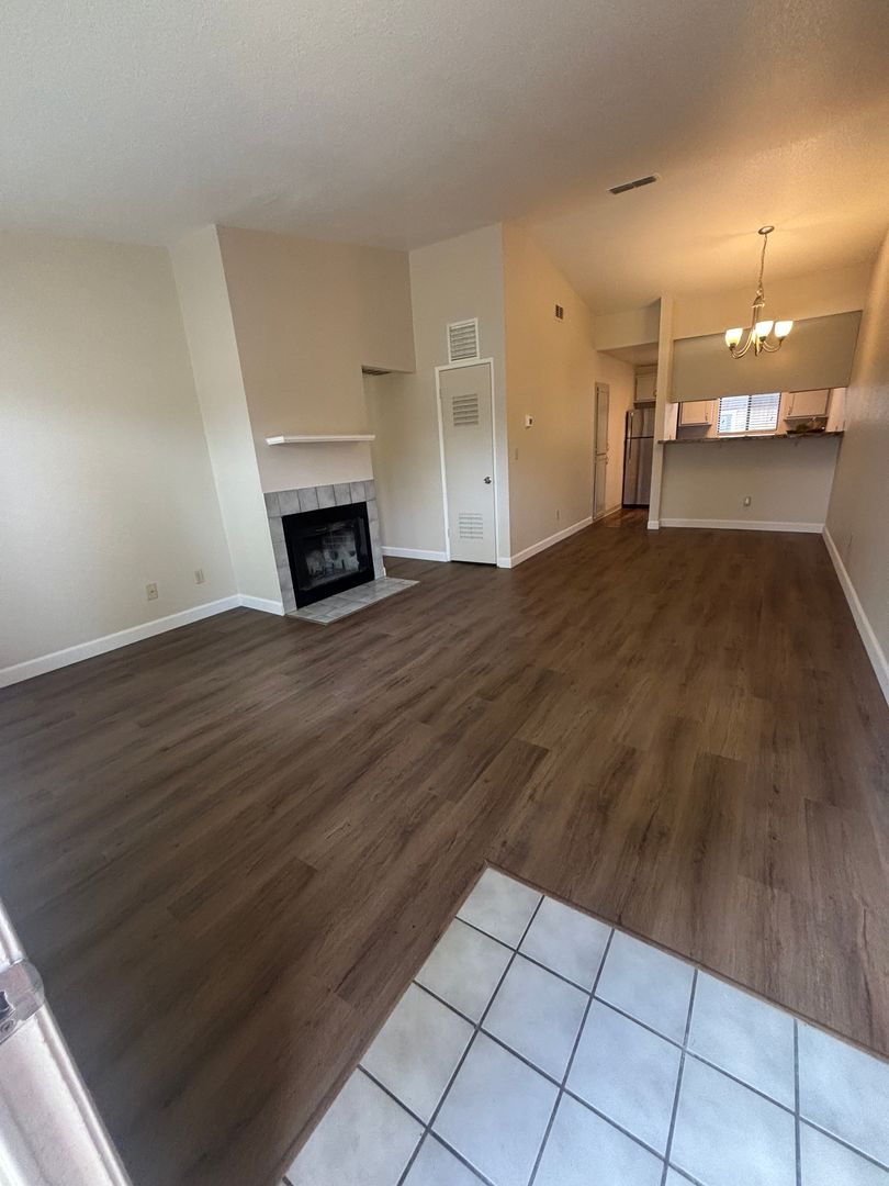 Citrus Heights Apartment: 5909-6001 Country Lane