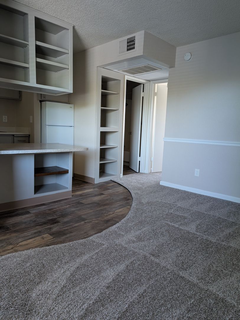 Carmichael Apartment: 5915 Kenneth Avenue