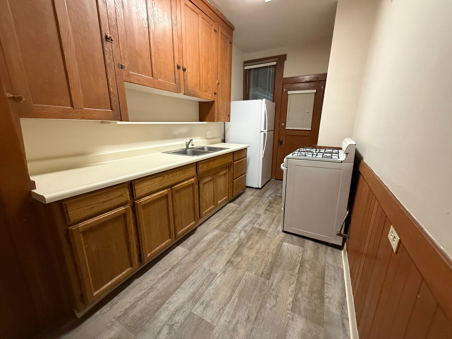 Vintage Charm, Great Location! Very Spacious Downstairs Flat 4 of 12