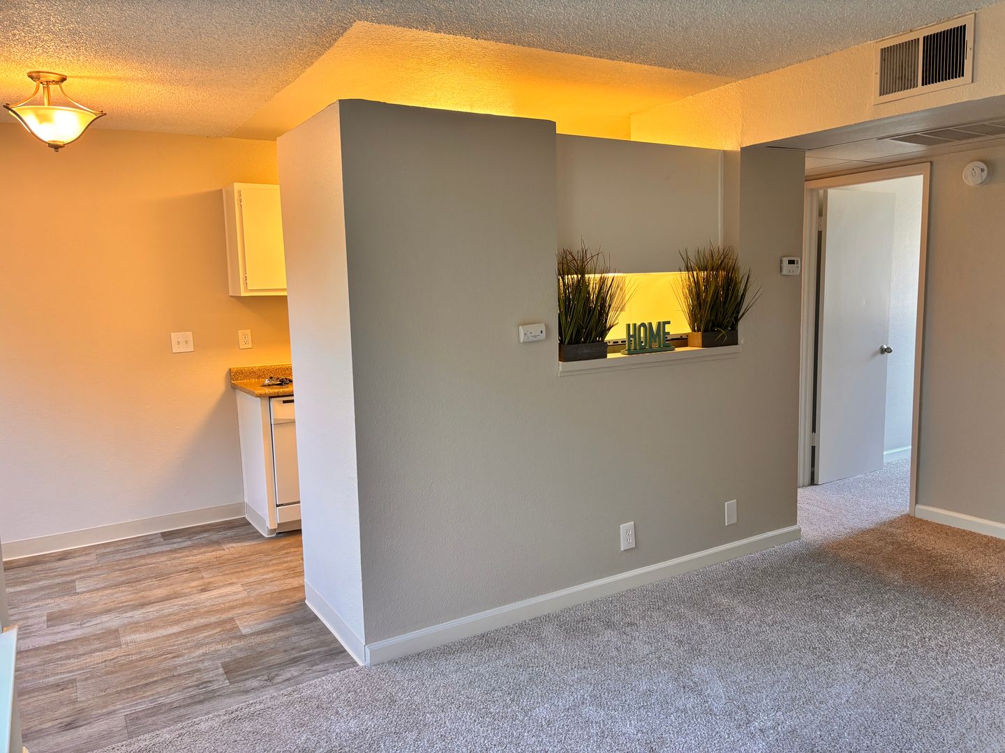 Carmichael Apartment: 2548 Walnut Avenue